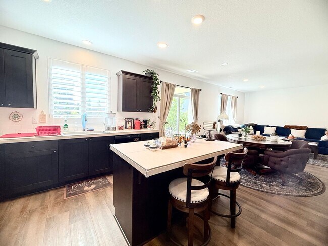 Foto del edificio - Updated 4 Bedroom Home with Stunning Private Backyard