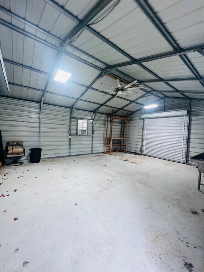 Foto del edificio - 208 Elmhurst Rd