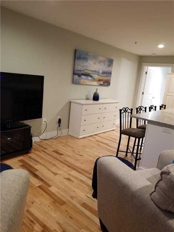 Foto del edificio - 232 Sand Hill Cove Rd