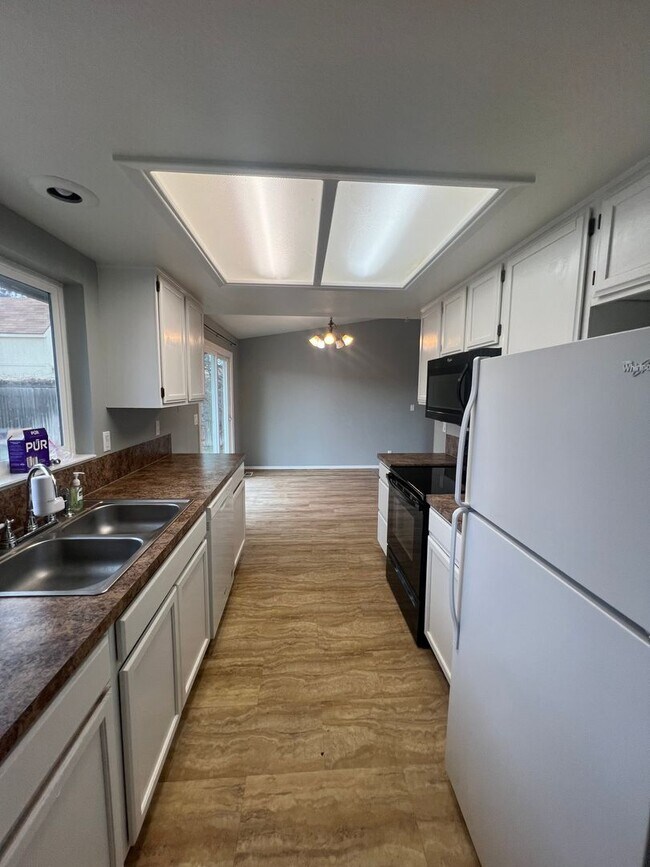 Building Photo - 3 Bed 2 Bath House