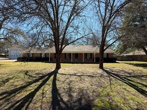 Building Photo - 3245 Leaning Oaks