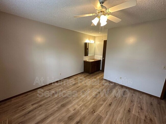 Foto del edificio - 3682 W Harrison St