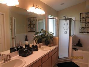 Building Photo - HEATHROW 3 BDRM HOME READY MID-AUGUST!