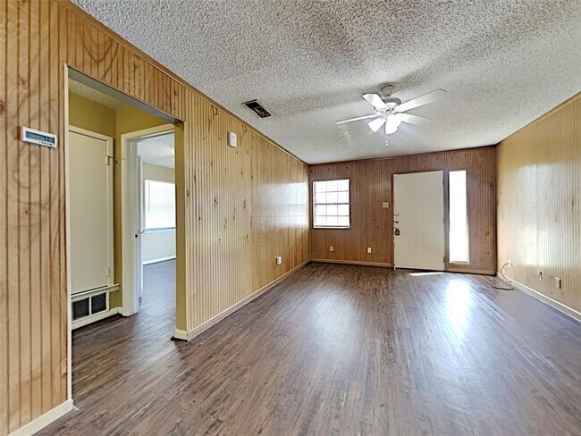 Building Photo - 4424 Wellesley Ave