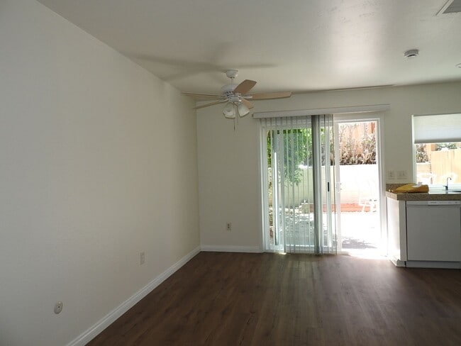 Building Photo - Lovely 2 bedroom townhouse
