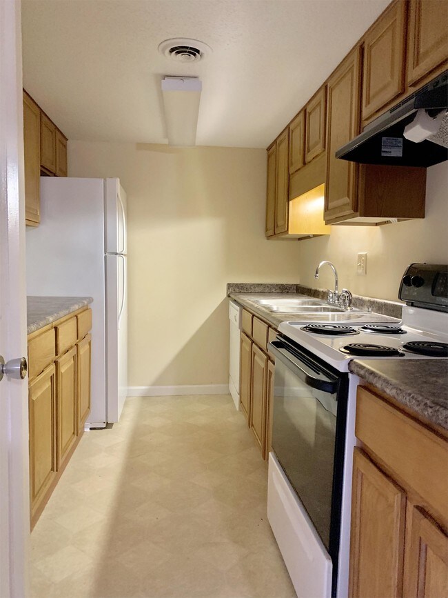 1859 Poplar Woods Cir W, Germantown, TN 38138 Townhome Rentals in