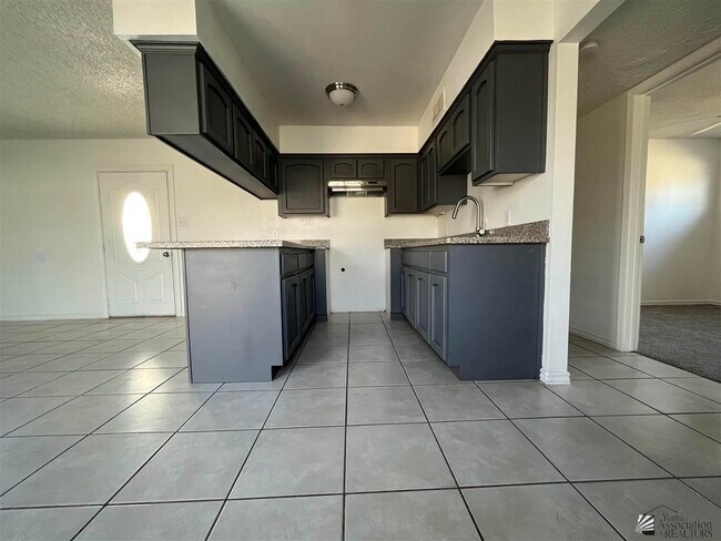 Foto del edificio - 2684 W 14th St