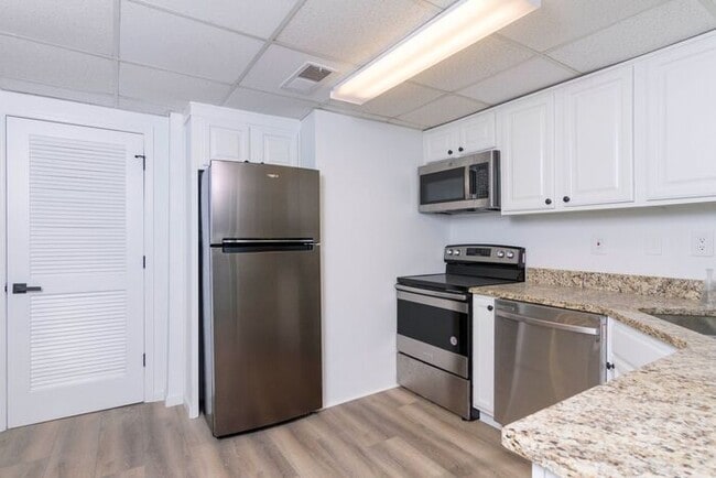 Building Photo - Experience the best of Decatur from the he...