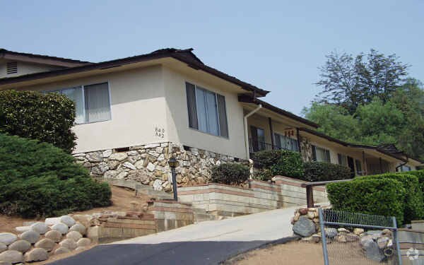Foto del edificio - 820-822 W 7th Ave