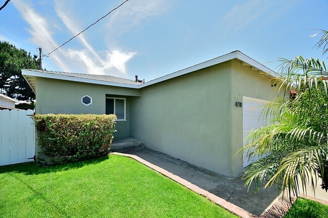 Building Photo - Updated 3 Bed Home w/2 Car Garage