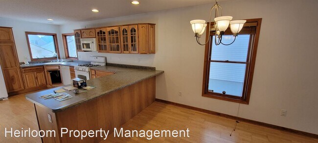 Building Photo - 3 br, 2 bath House - 4208 W 6th St