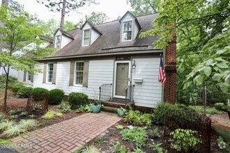 Building Photo - 25 Villagewood Cir