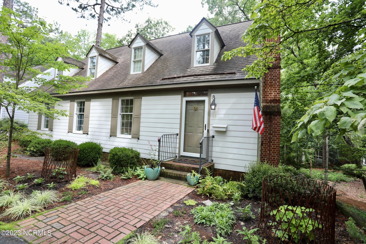 Primary Photo - 25 Villagewood Cir