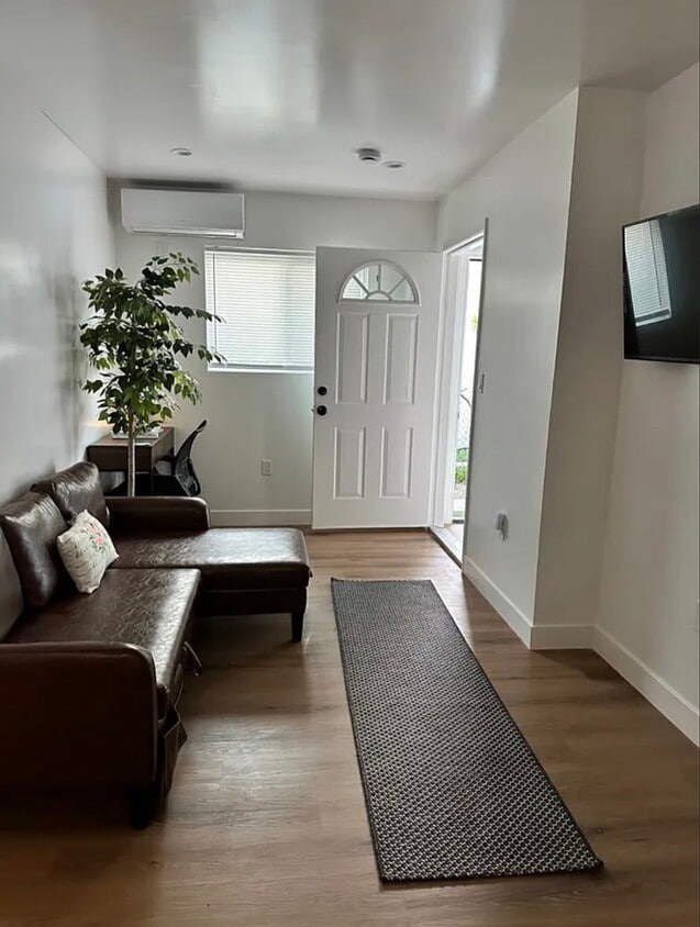 Photo - 1107 E 102nd St (Los Angeles, CA)