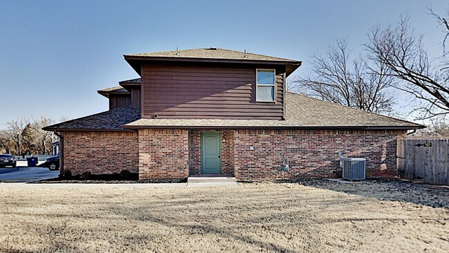 Building Photo - 3 Bed 2.5 Bath Duplex - Edmond Schools