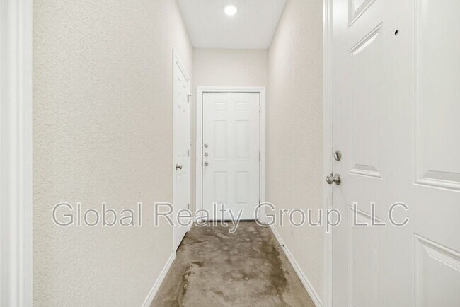 Foto del edificio - 6914 Crestway Dr