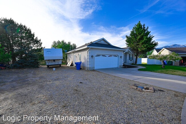 Foto del edificio - 3 br, 2 bath House - 697 E. 1725 N.