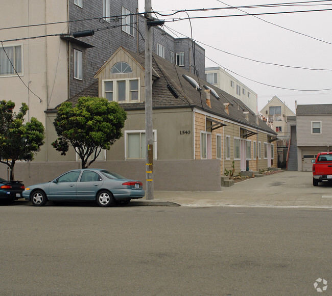 Building Photo - Outer Sunset Apartments