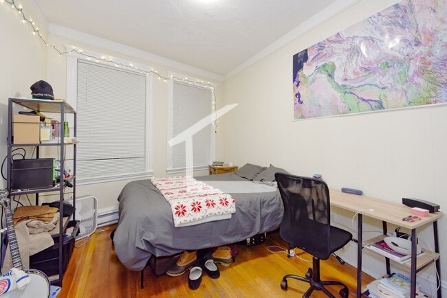 Building Photo - 2Br/1Bth, Right on Green Line E, walk to Green Line D. Great location!!