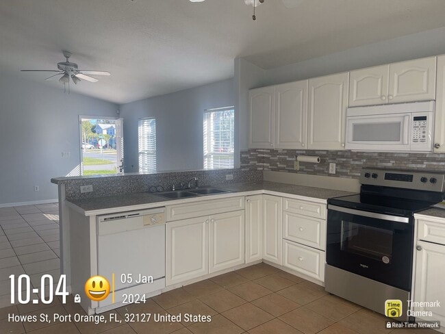 Building Photo - 3 bedroom, 2 bathroom Port Orange