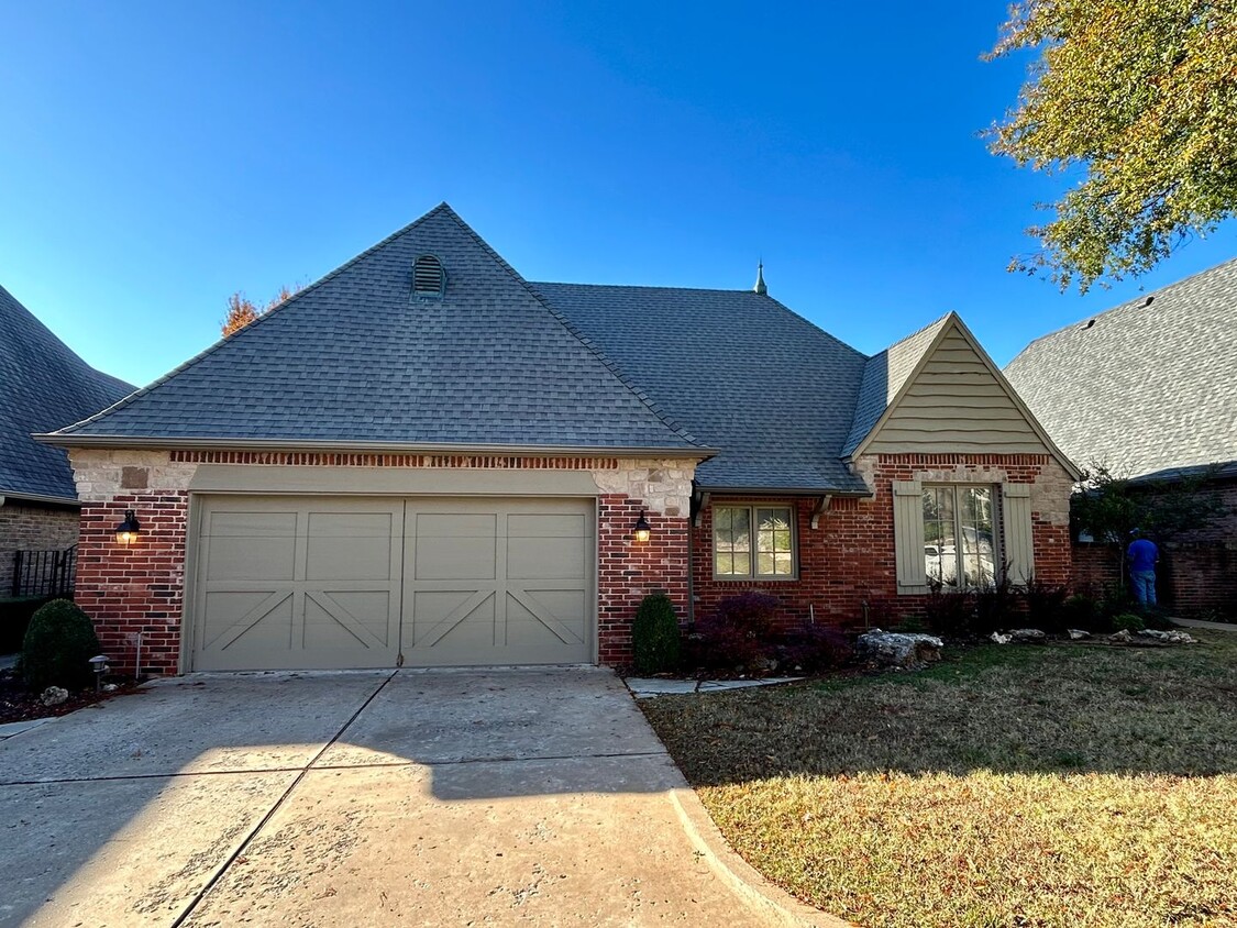 Foto principal - Gorgeous South Tulsa Beauty w/ Lawn Care I...