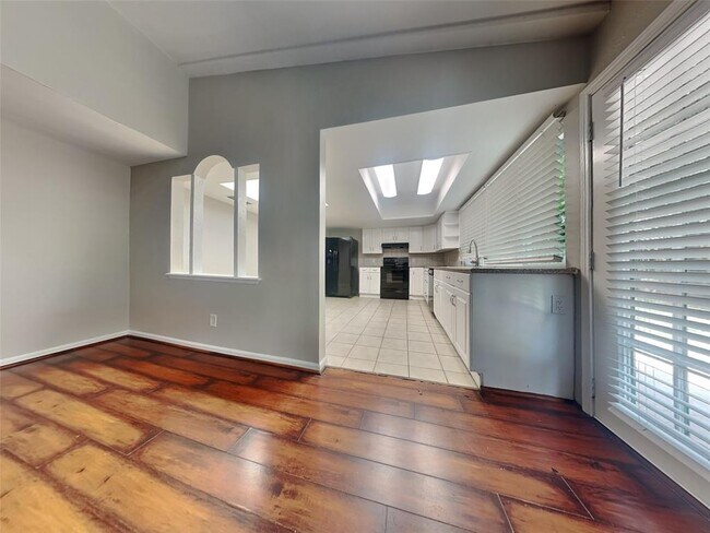 Foto del edificio - 2719 Quiet Bend Dr