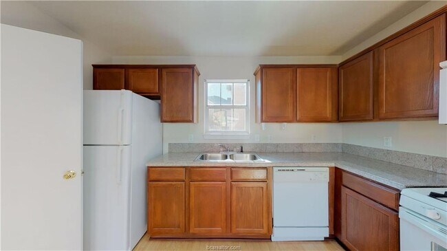 Building Photo - 1816 W Villa Maria Rd