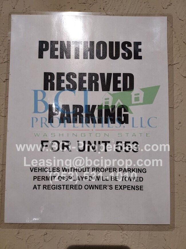 Building Photo - 2 Bedroom, 2 bath Penthouse Available Now!...