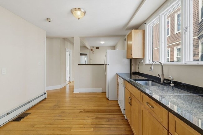 Building Photo - 260 Brookline St