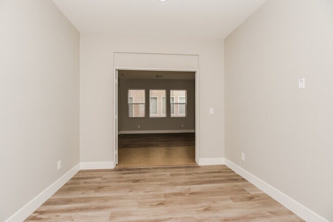 Foto del edificio - 9021 Norwood Creek Rd