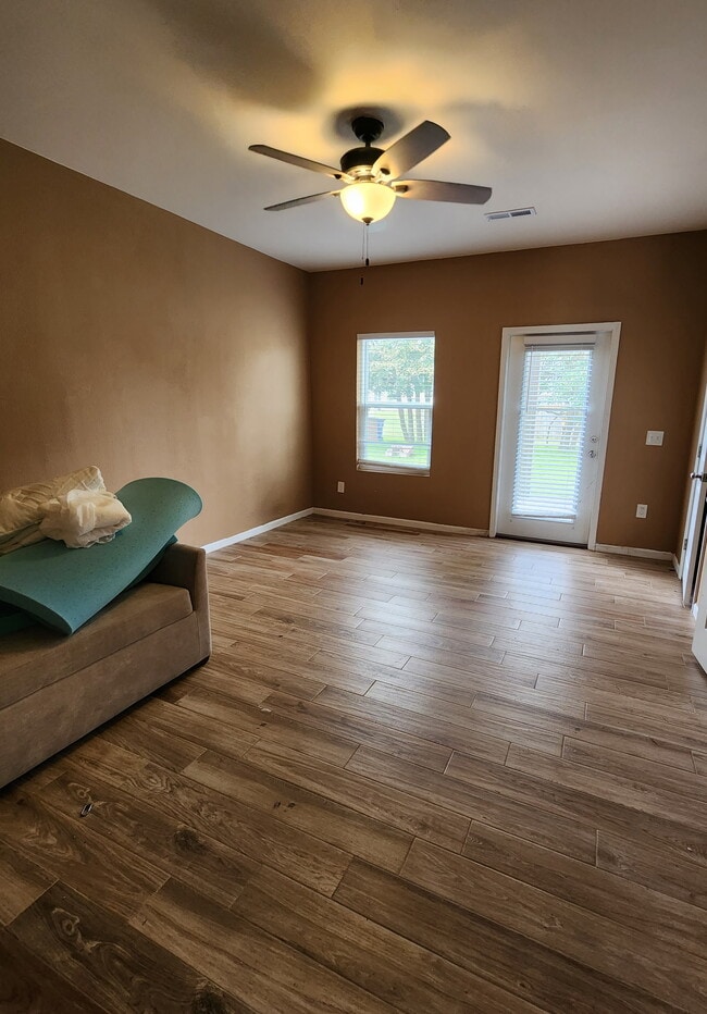 Foto del edificio - 803 Blanche Ave