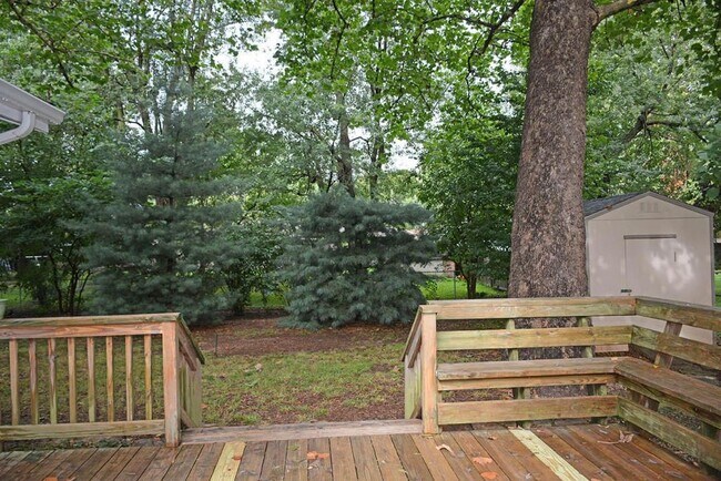 Building Photo - 1103 S Bruce Ave