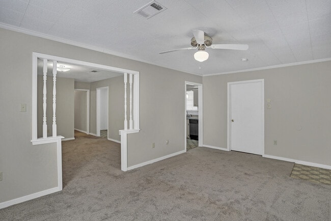 Building Photo - 205 Walnut St