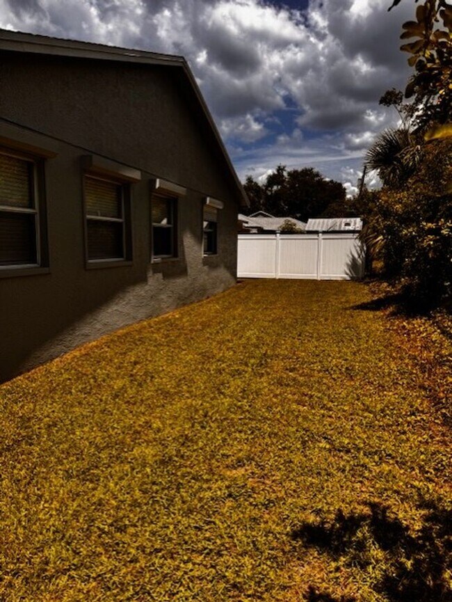 Building Photo - Available Now! Absolutely gorgeous 3 bedro...