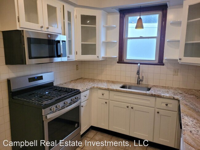 Building Photo - 4 br, 1.5 bath House - 1230 E .5th St.