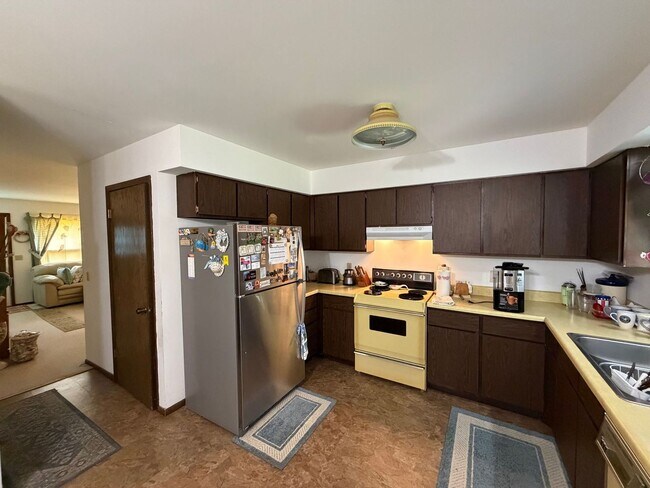 Foto del edificio - 2 Bed 1 Bath Side By Side Duplex in Port Edwards