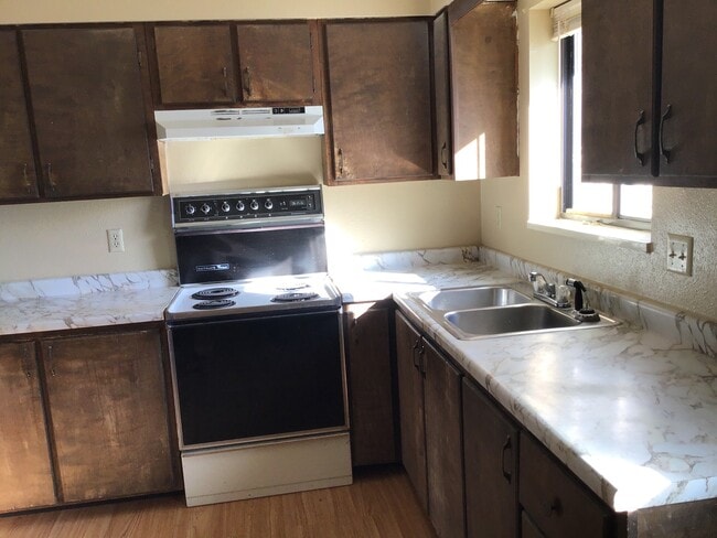 Building Photo - 3 E 6th St