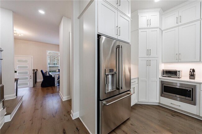 Foto del edificio - 4337 Parkside Pl