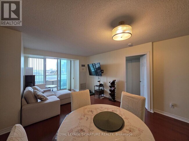 Building Photo - 61 Town Centre Court