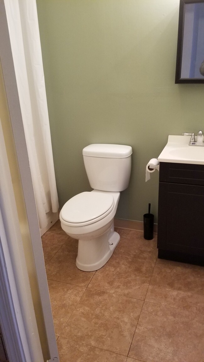 Bathroom with tub/shower - 4609 Division Hwy