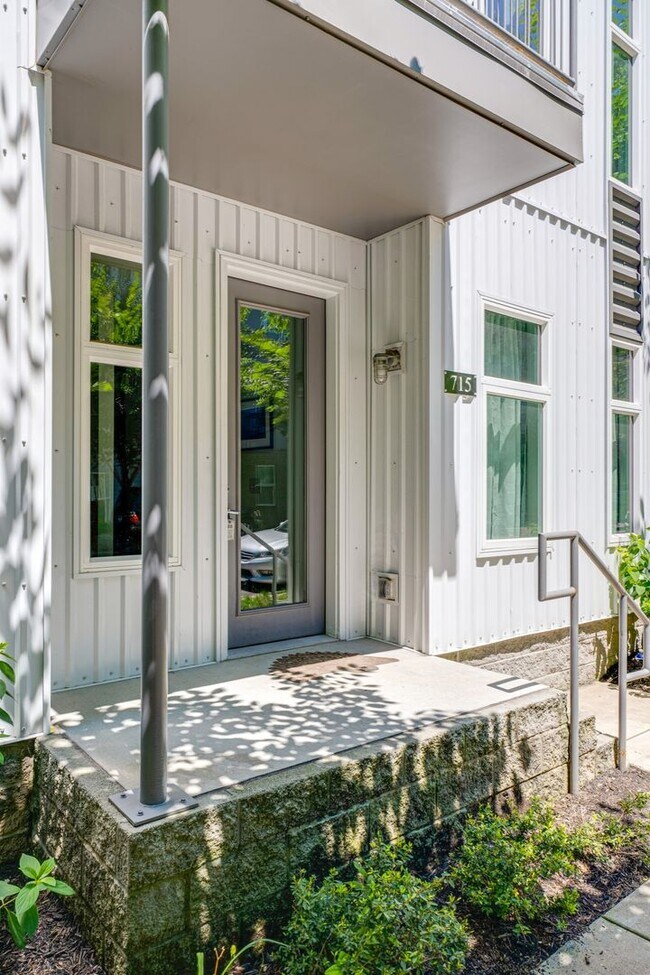 Building Photo - Coming Soon! East Nashville off Gallatin R...