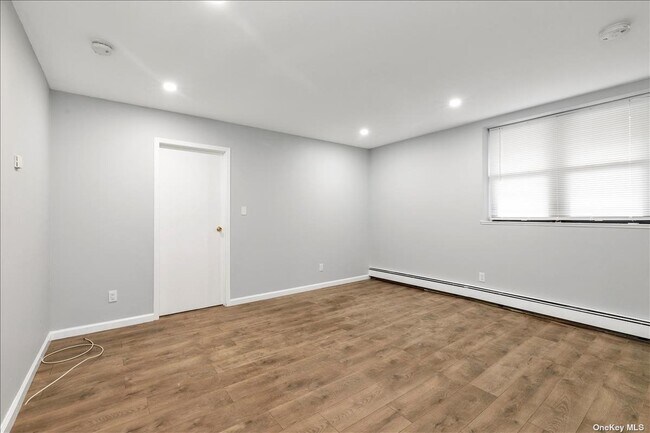 Building Photo - 1219 2nd Ave