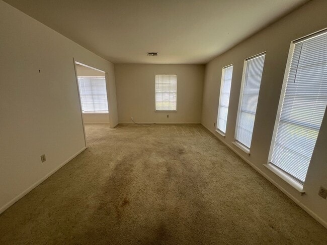 Building Photo - Duplex *LEASING SPECIAL AVAILABLE*