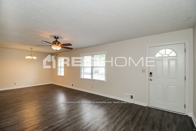 Foto del edificio - 2931 Birchwood Way SW