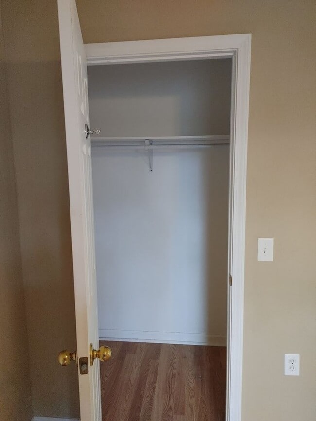 Building Photo - 137 Hardwood Way