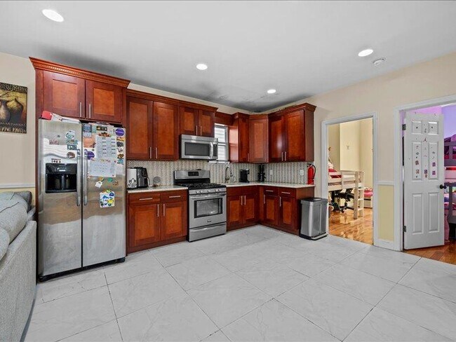 Foto del edificio - 2169 Belmont Ave