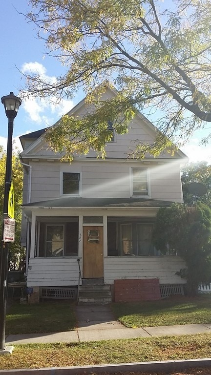 Building Photo - 387 Durnan St