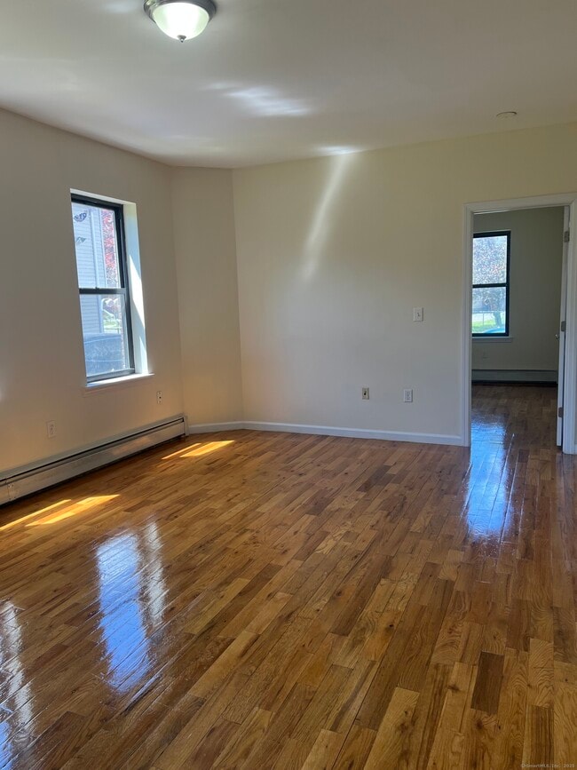 Building Photo - 390 Bellevue St