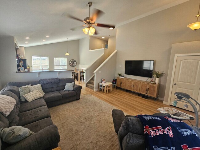 Building Photo - 7431 Willowdale Dr