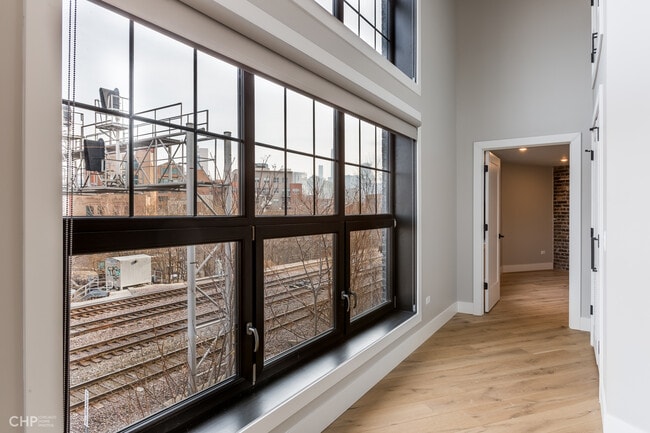 Foto del edificio - 729 N Sangamon St